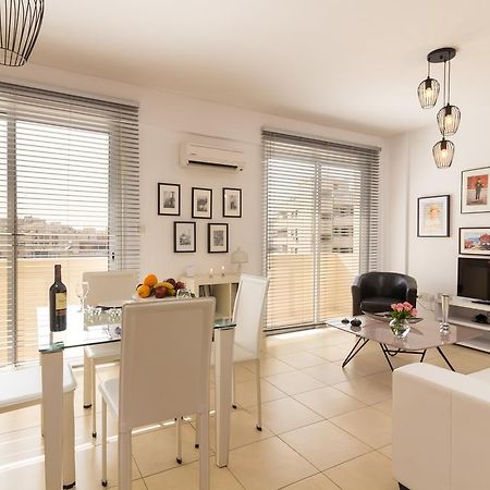Elena Court Apt 401 Appartamento Larnaca Esterno foto
