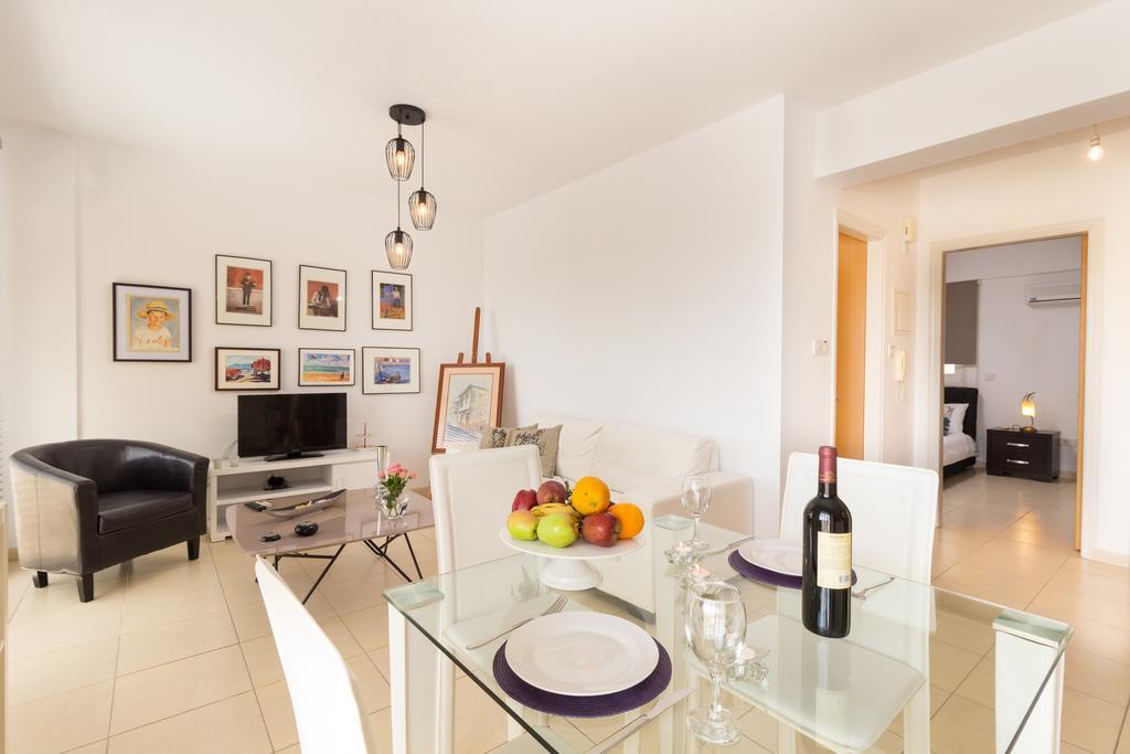 Elena Court Apt 401 Appartamento Larnaca Esterno foto
