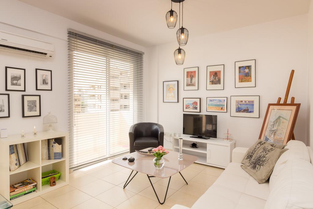 Elena Court Apt 401 Appartamento Larnaca Esterno foto
