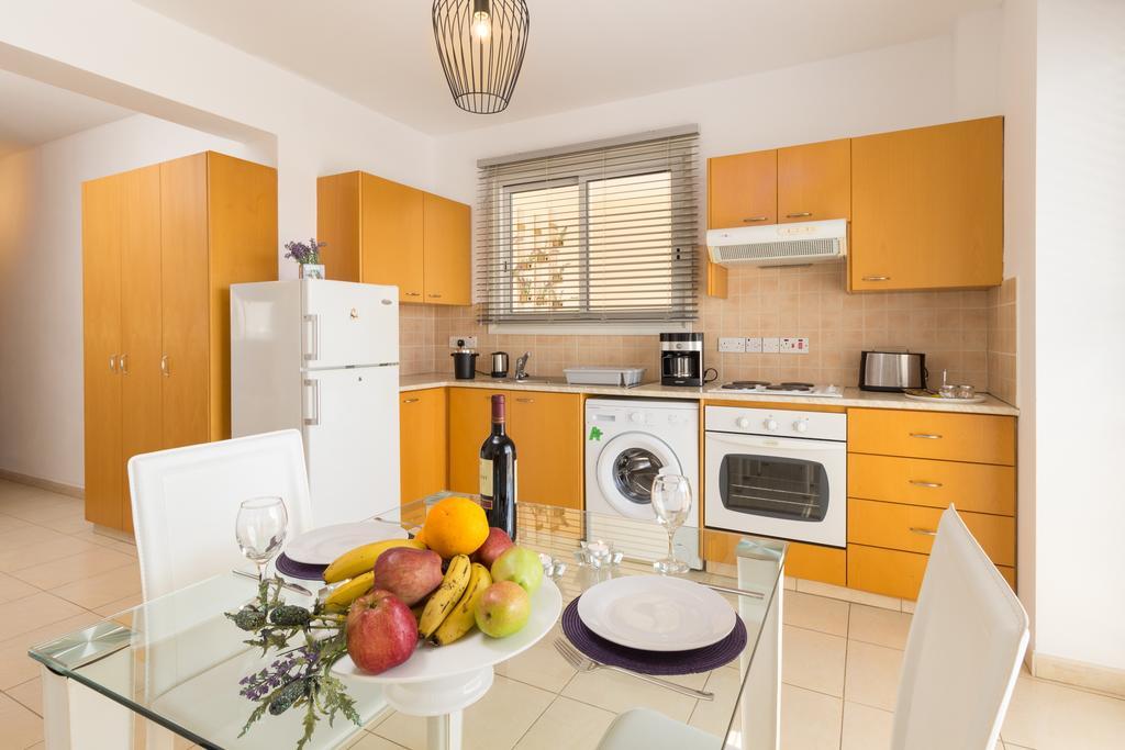 Elena Court Apt 401 Appartamento Larnaca Esterno foto