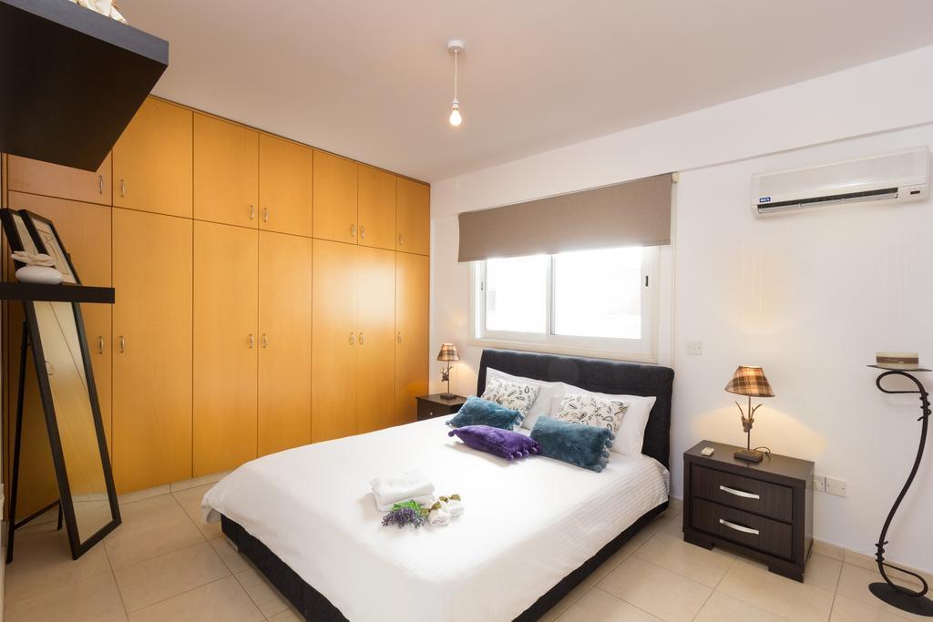 Elena Court Apt 401 Appartamento Larnaca Esterno foto